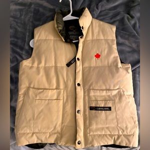 Canada Goose women’s vest. Only worn twice, basically new.